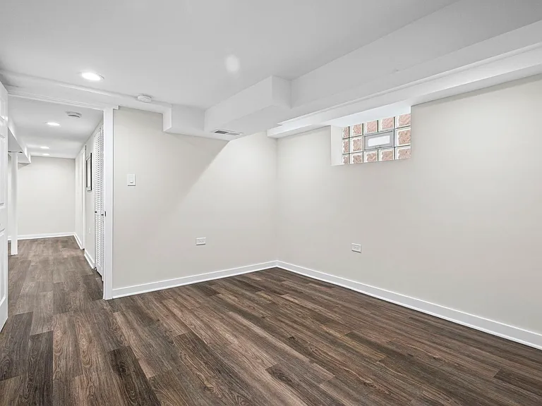 1723 W 75th Pl — Photo 19