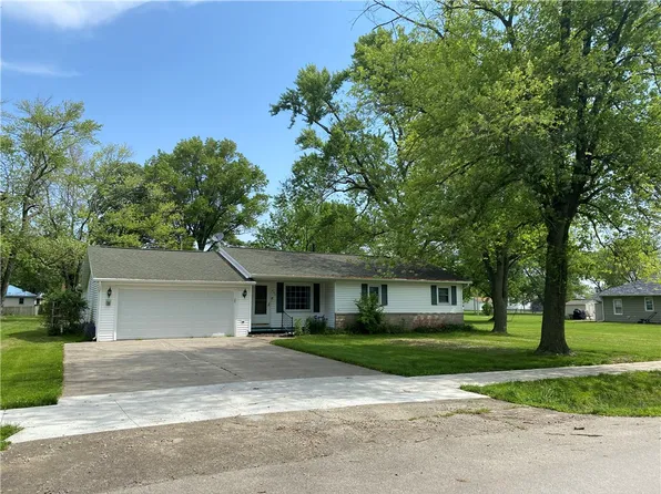 650 E 6th St, Neoga, IL 62447