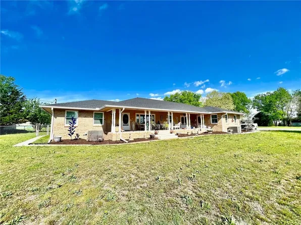 222 N Magnolia Ave, Stratford, OK 74872