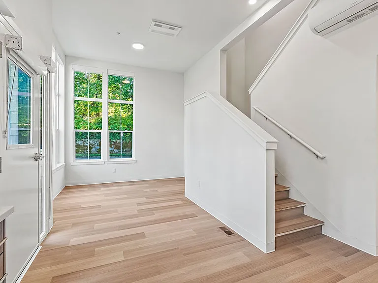 2175 SE Stark St — Photo 12