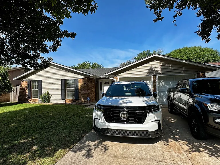 4720 NE Macarthur Cir — Photo 3