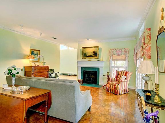 5th image of 798 Mallery St APT 27
