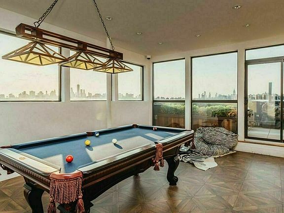 4th image of 588 Myrtle Ave #307
