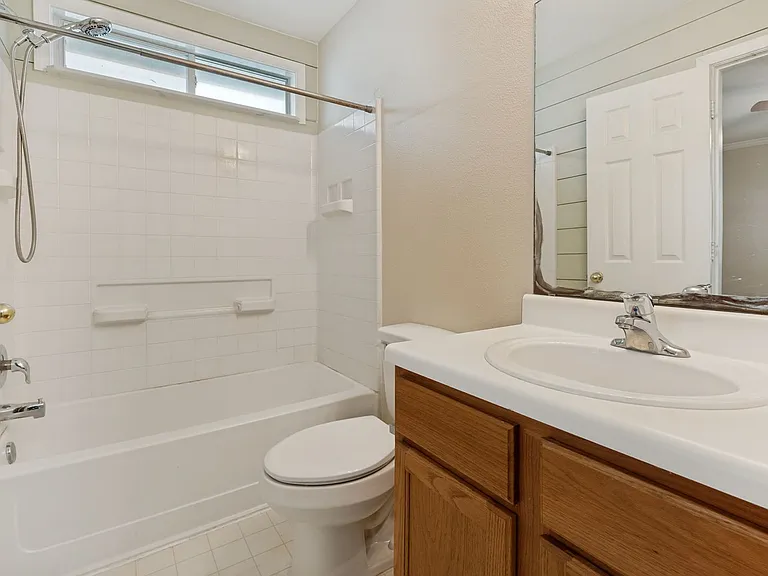 15918 Gino Park — Photo 17