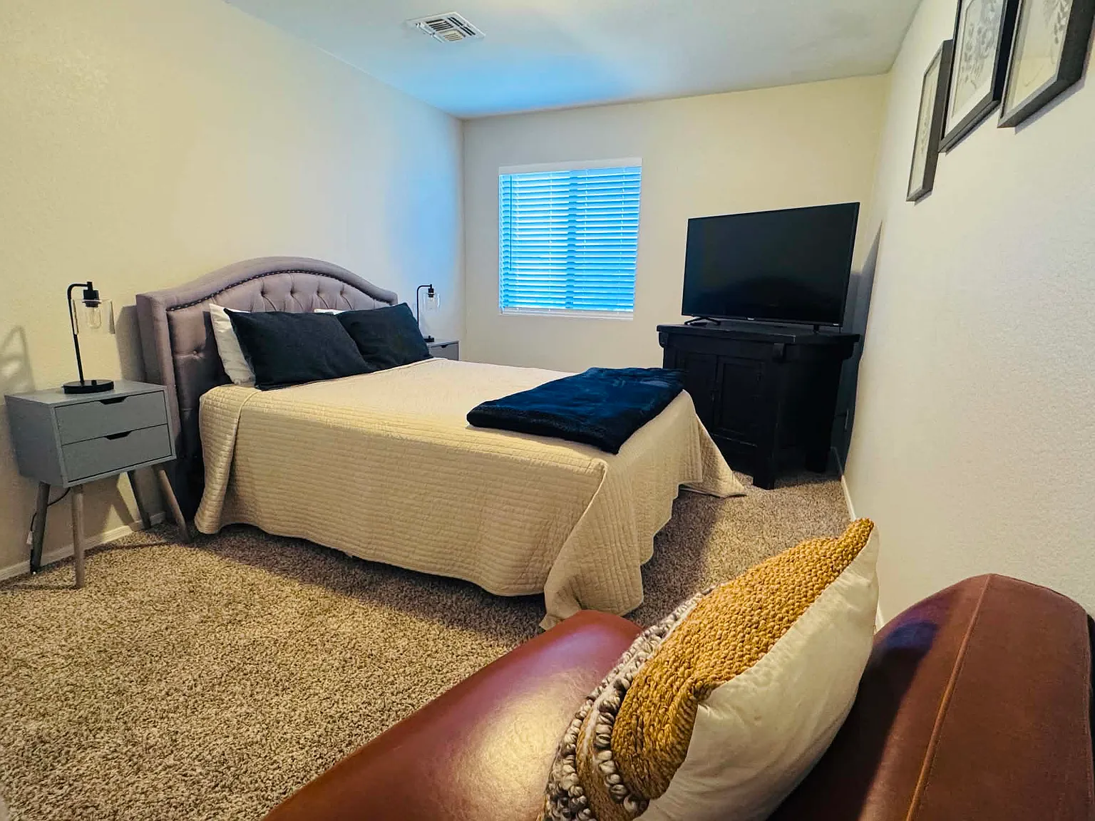 5 bed, 2900 sqft, $800 — Photo 1