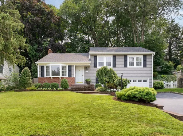 13 Longford Street, Huntington, NY 11743