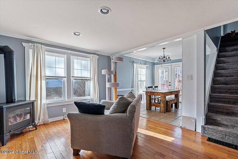 5th image of 159 Meadowbrook Road