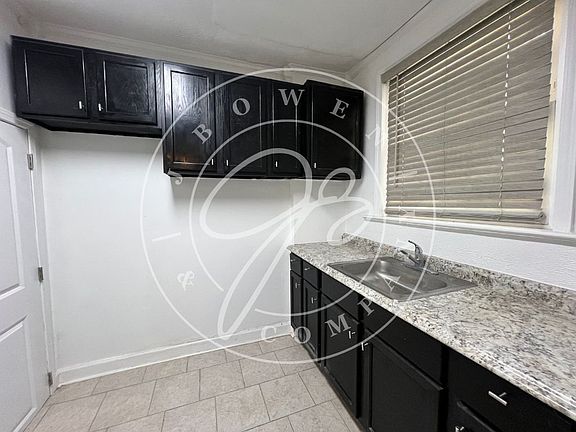 5th image of 2038 Elliott Ave