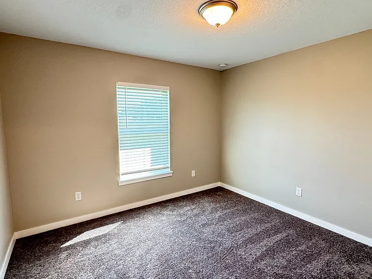 8833 Hampshire Dr — Photo 18