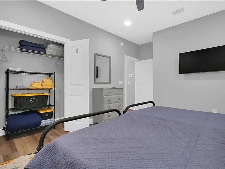1115 E Broad St — Photo 7