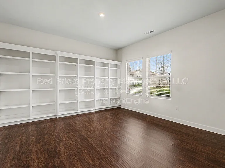 11144 Comiskey Ln — Photo 8