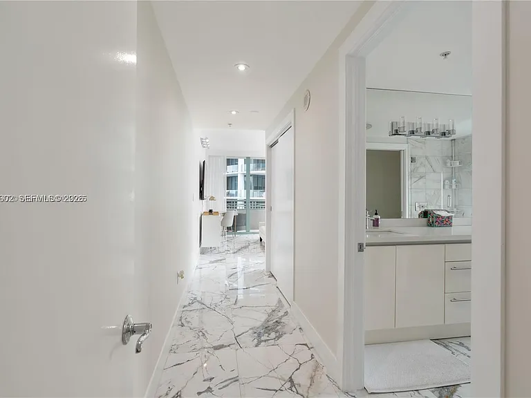 3400 SW 27th Ave #605 — Photo 15
