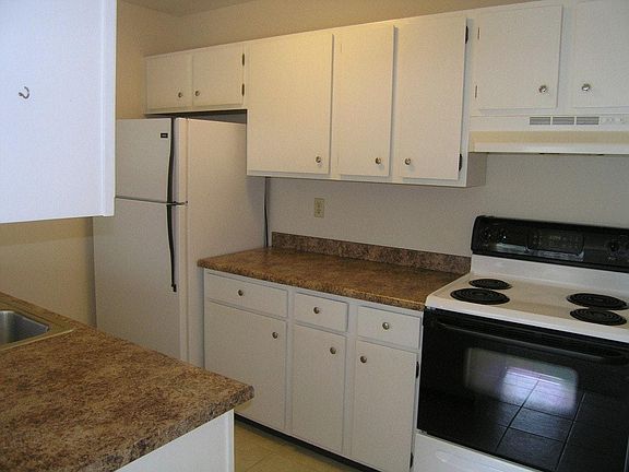 3rd image of 4165 Monroe Dr APT A