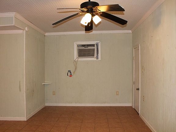 2nd image of 2335 Angelina St