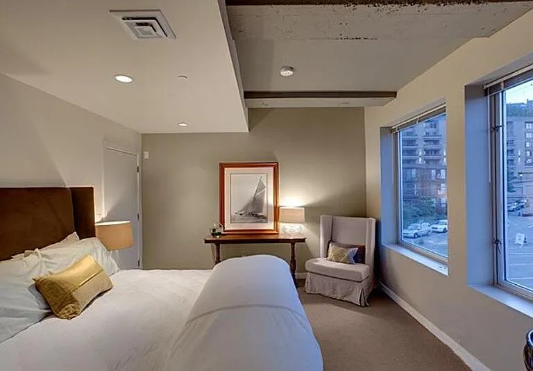 2030 Dexter Ave N #301 — Photo 3