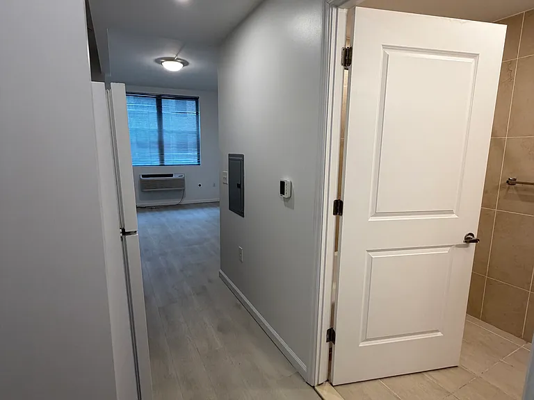 2075 Anthony Ave #404 — Photo 5