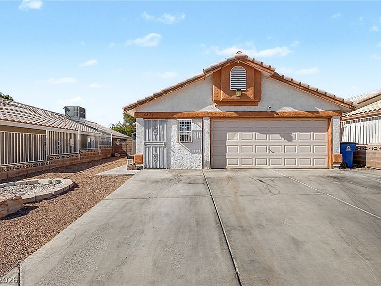 6352 Gold Canyon Dr, Las Vegas, NV
