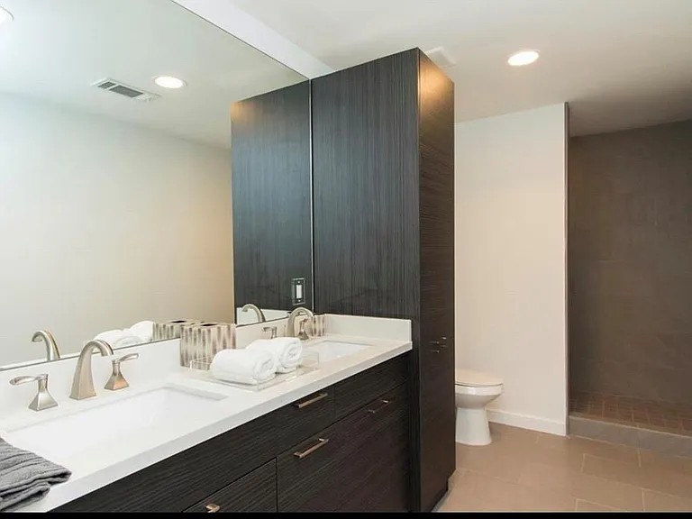 1410 Hyde Park Blvd #105 — Photo 7