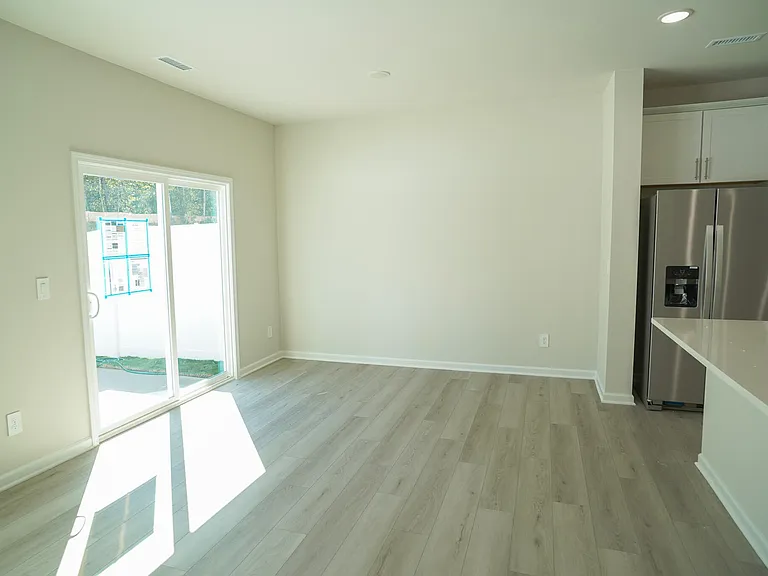 651 Rolling Fields Dr — Photo 5