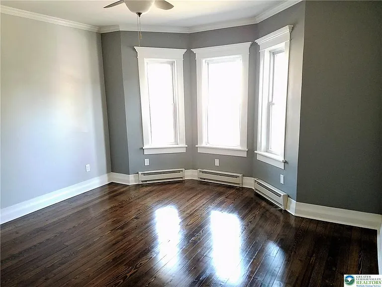 696 Main St — Photo 10