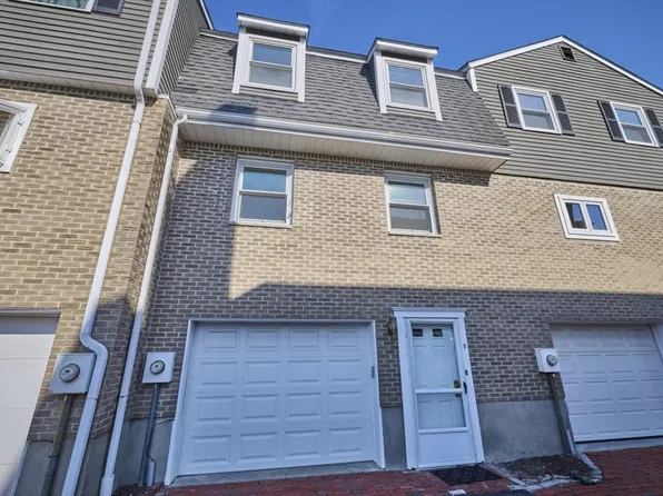 9 Circuit Ln #9, Watertown, MA 02472