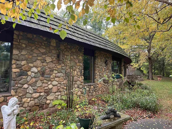 1183 Lakeview Dr, Buckingham, IA 50612