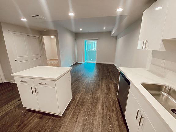 4th image of 6333 Woodman Ave APT 405