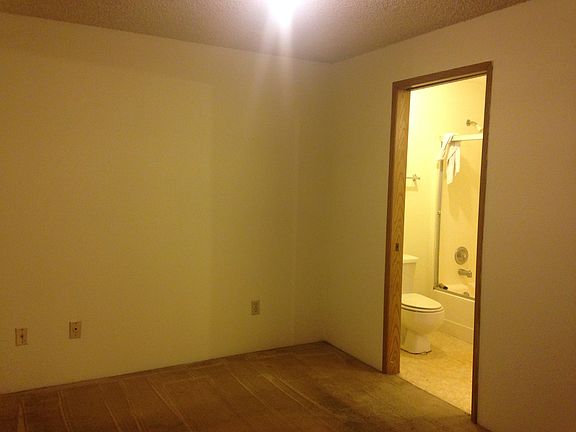 3rd image of 1702 C St SE