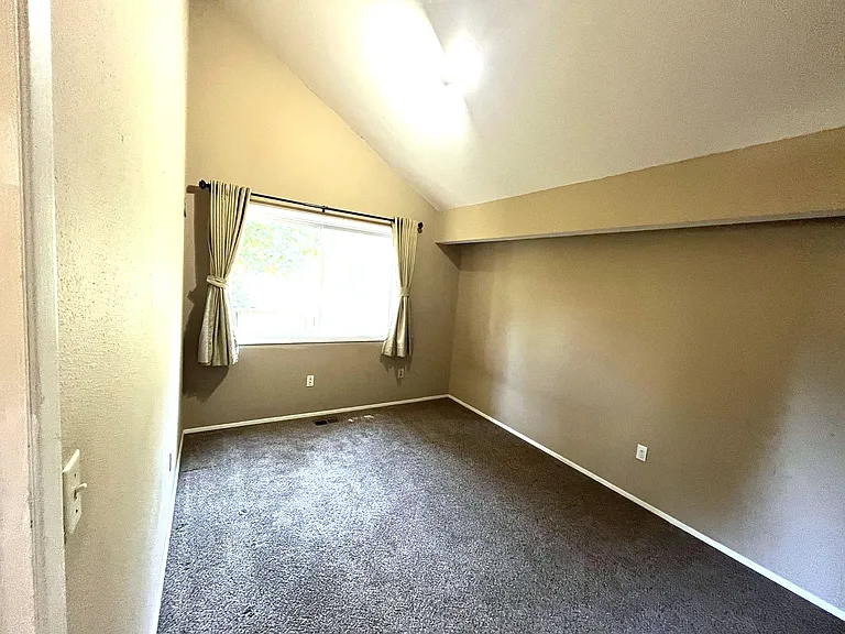 11704 NE 73rd St — Photo 8