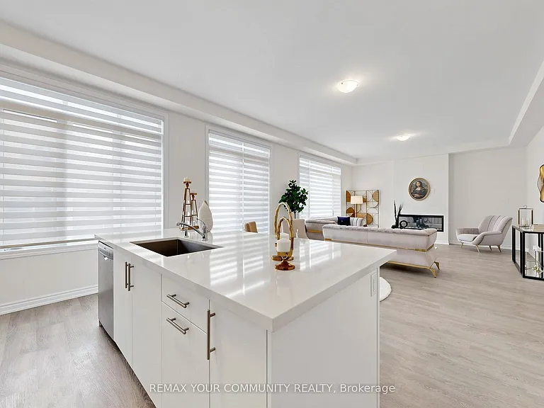105 Halldorson Ave — Photo 13