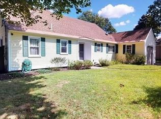 25 Pembroke Ave, Attleboro, MA 02703