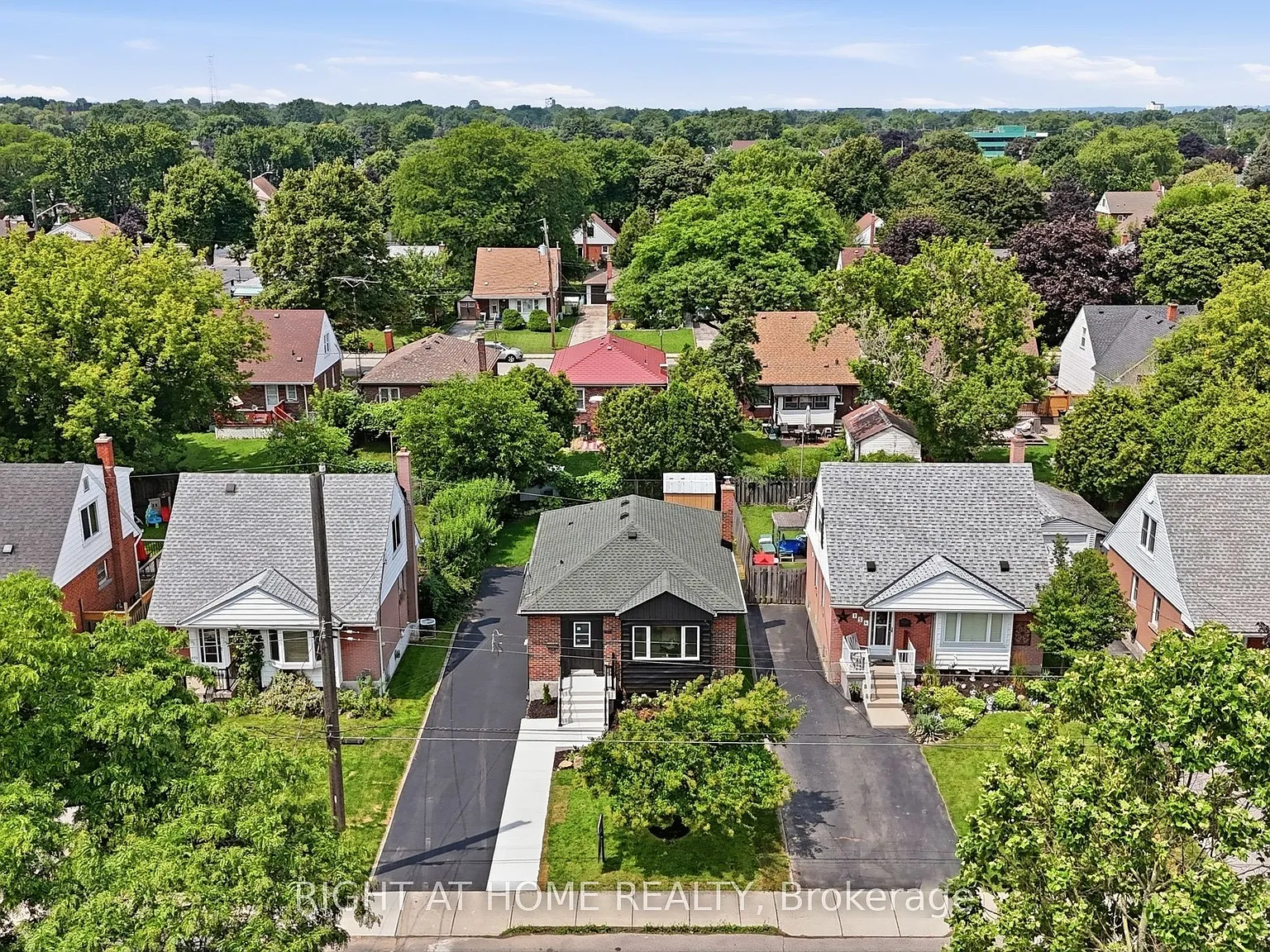 3 bed, $2,500 — Photo 2