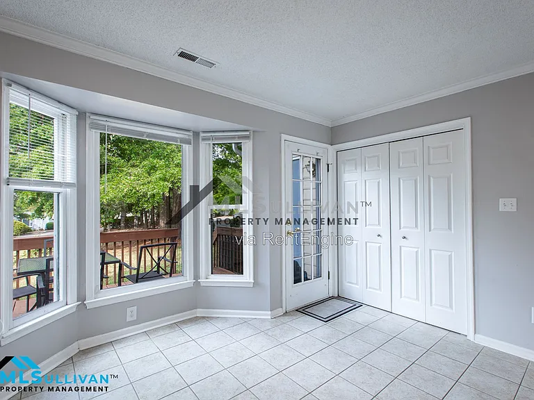 208 Standish Dr — Photo 12