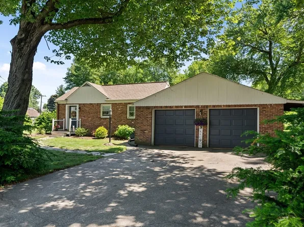 118 School St, Agawam, MA 01001