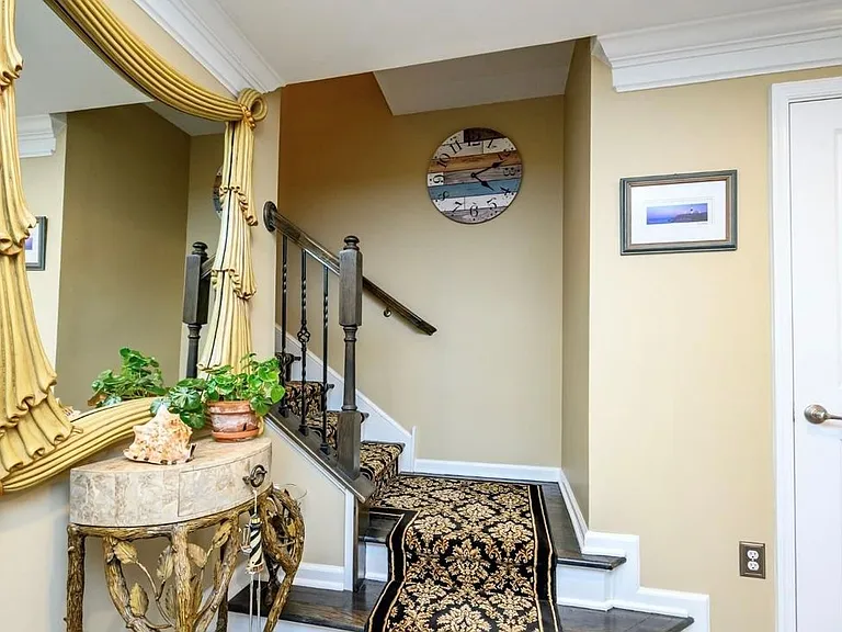 303 Bayside Ct — Photo 8