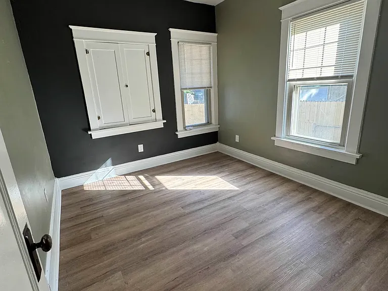 17914 Larchwood Ave — Photo 10
