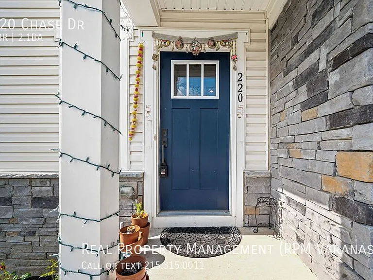 220 Chase Dr — Photo 3