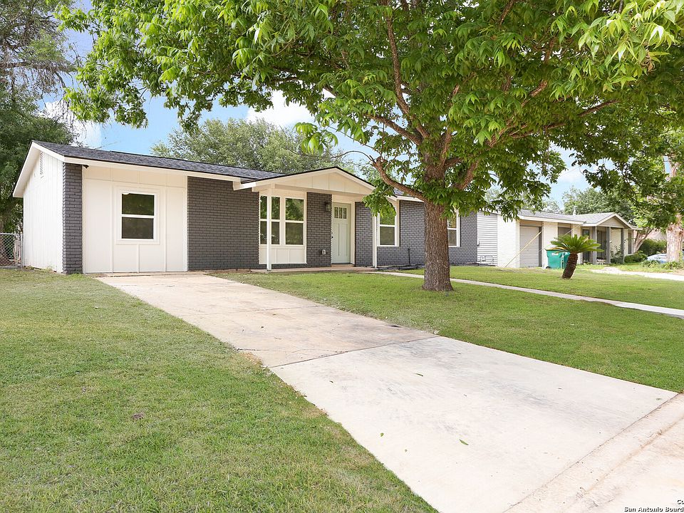1st image of 205 IVY LN
