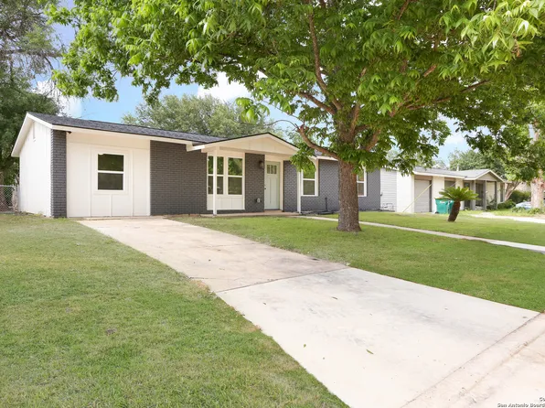 205 IVY LN, Universal City, TX 78148