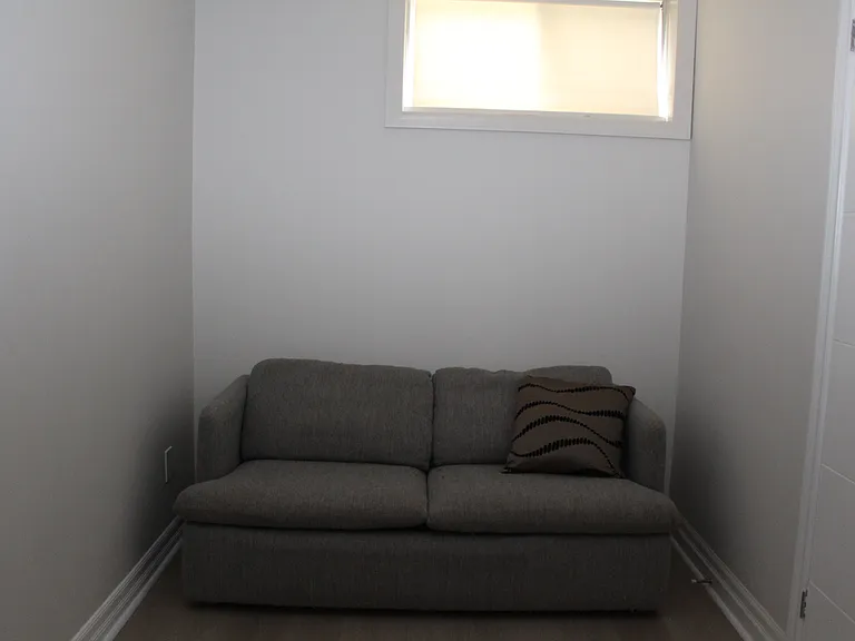 116 Regina Ave — Photo 6
