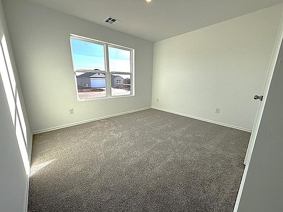 3rd image of 517 Hillsboro Rd