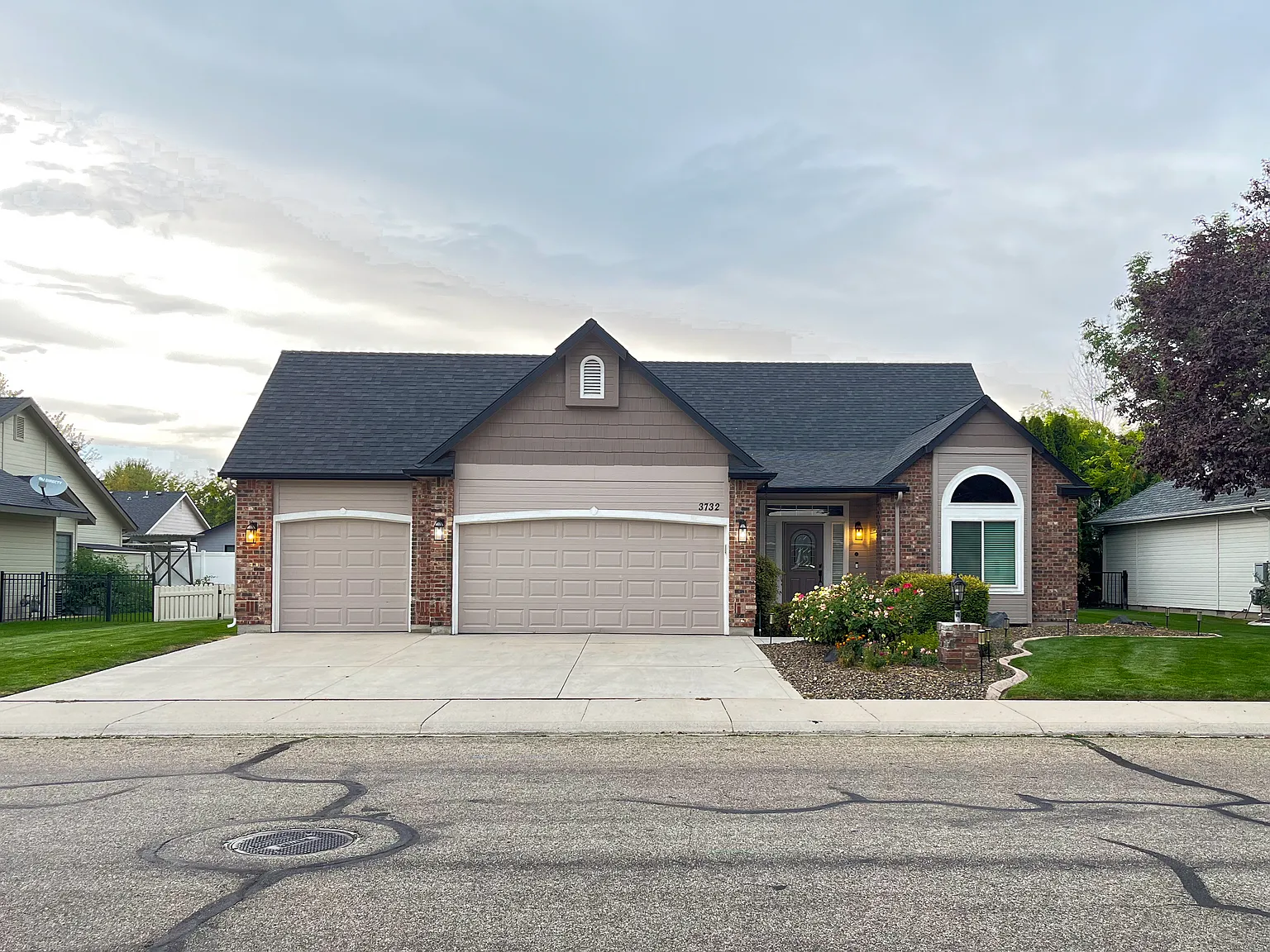 3 bed, 2.5 bath, 2006 sqft, $2,750 — Photo 1