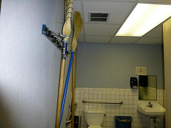 5th image of 620 W Brown St