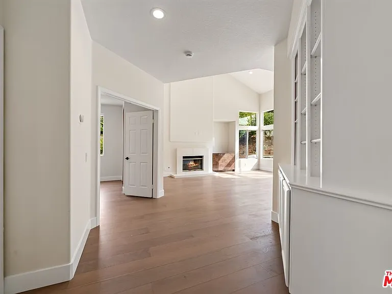 18500 Saint Moritz Dr — Photo 11