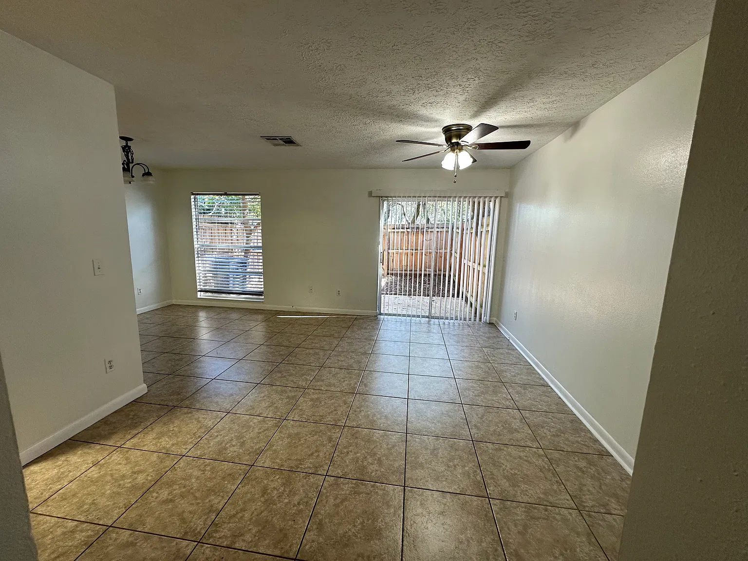 Forest Hills Cir, Tampa — Photo 2