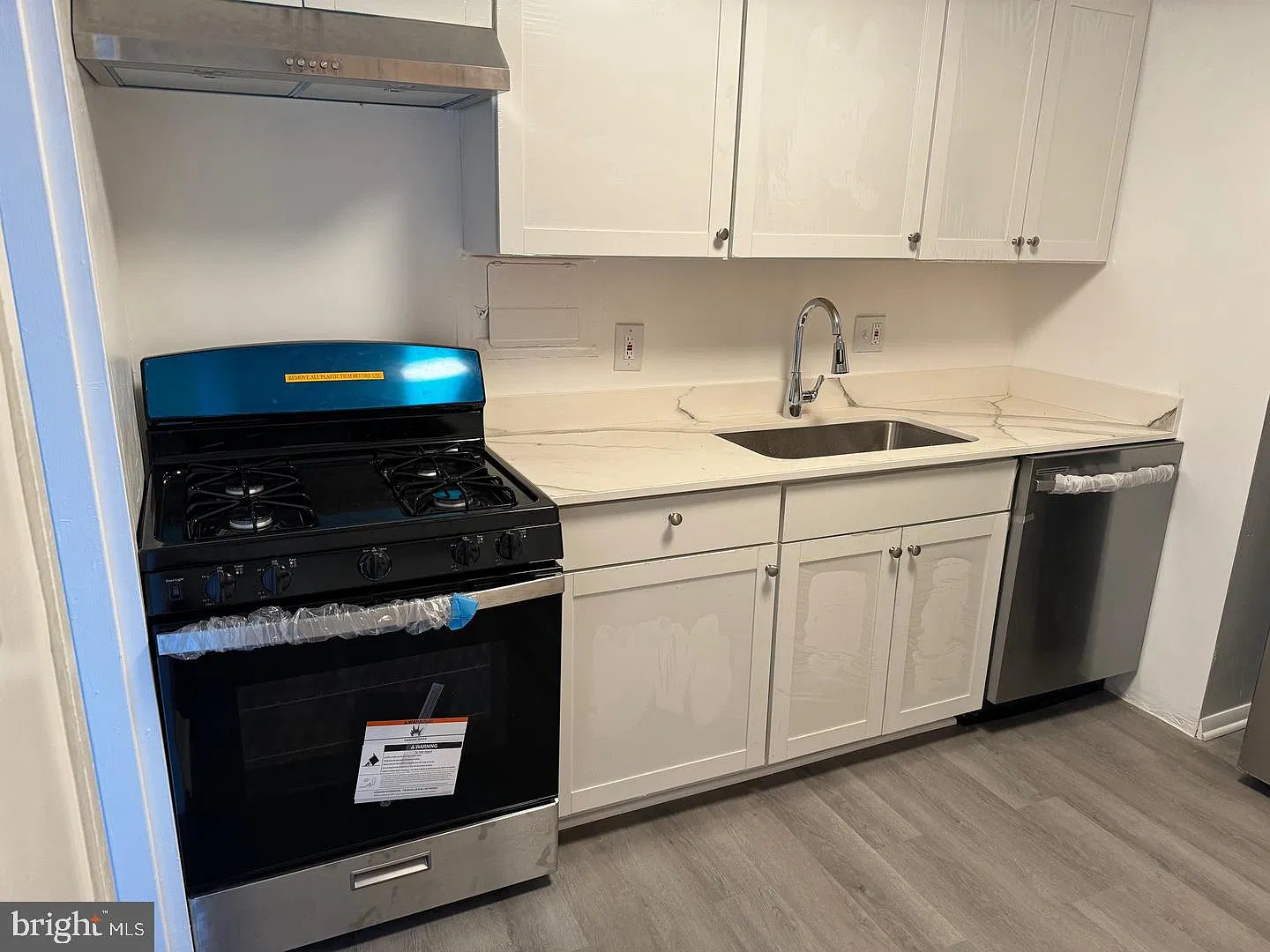2 bed, 1.0 bath, 934 sqft, $1,750 — Photo 3