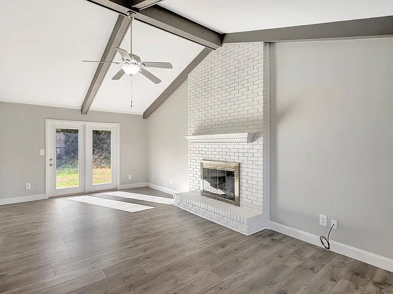 8102 Gladys Ln — Photo 5