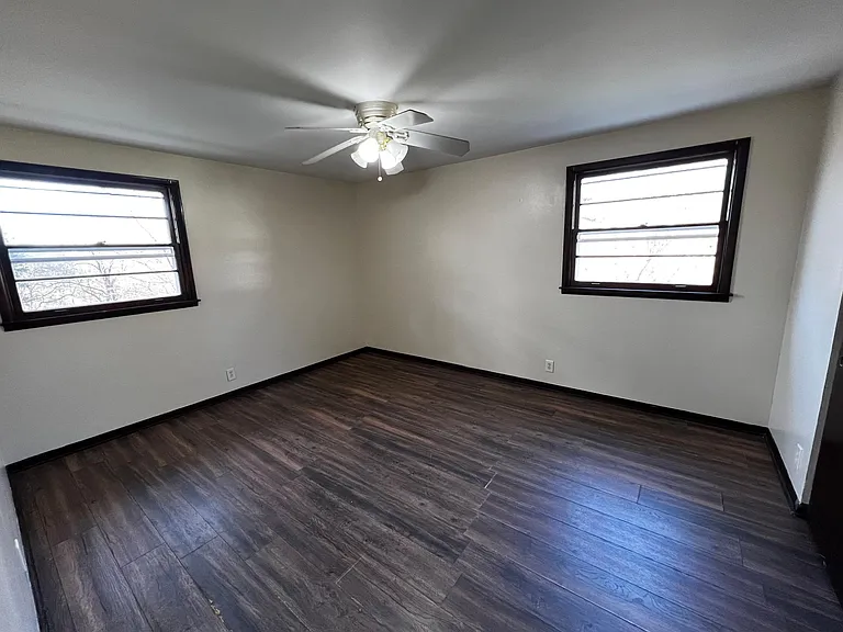 5002 Whispering Hills Ct — Photo 12
