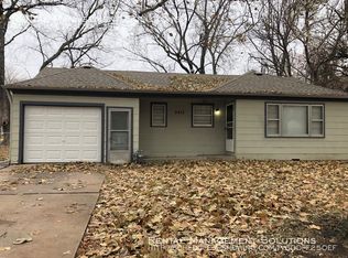 2412 SW 25th Dr, Topeka, KS 66611