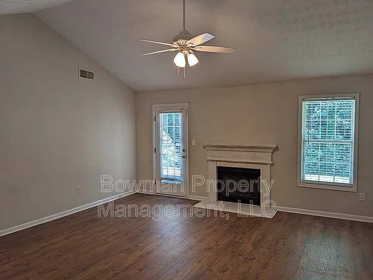 239 Jasmine Trl — Photo 2